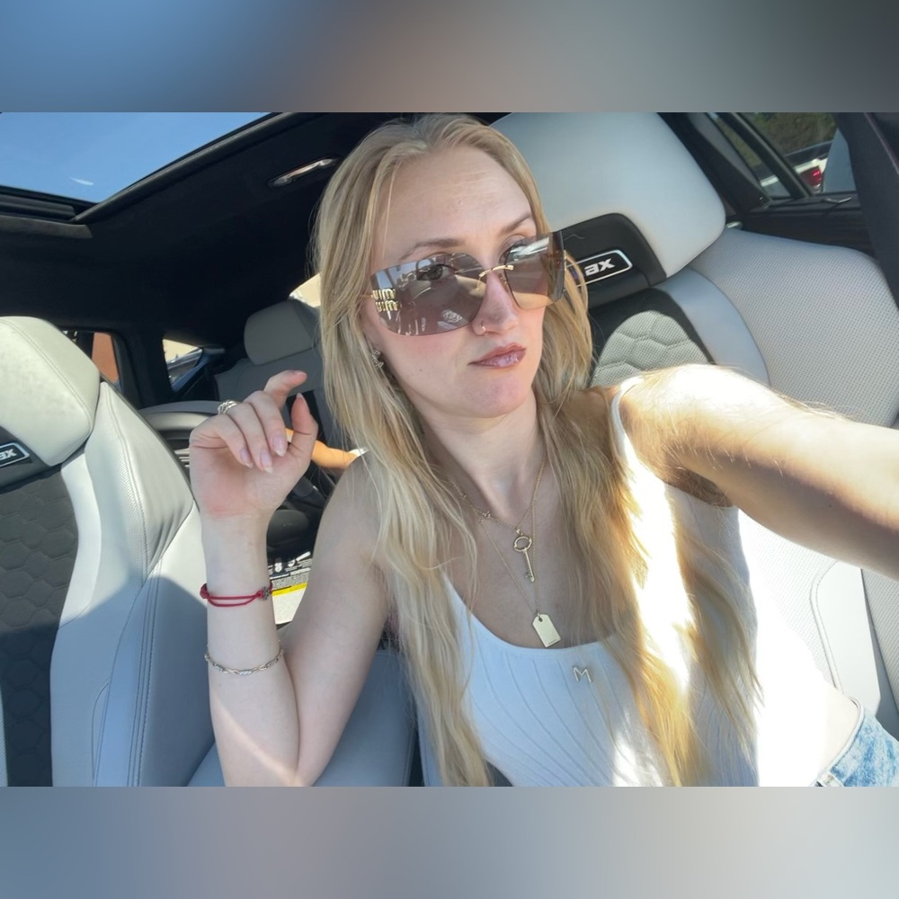 Meet your Posher, Paulina